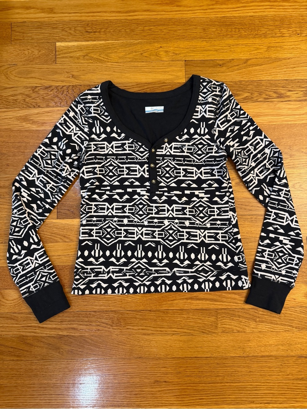 Columbia Holly Hideaway Thermal Long Sleeve Shirt in Black/White - Size XS